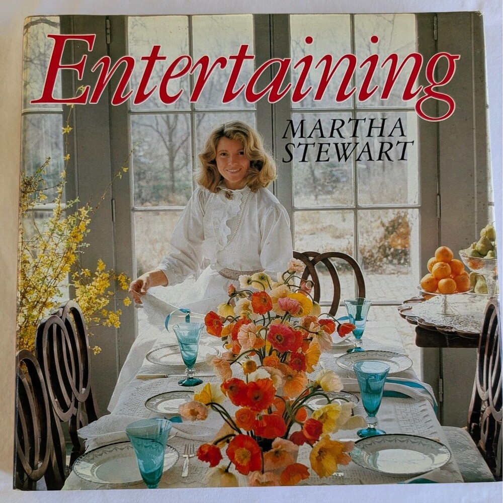 First Edition 1982 “Entertaining” HC Book By Martha Stewart w Dust Jacket